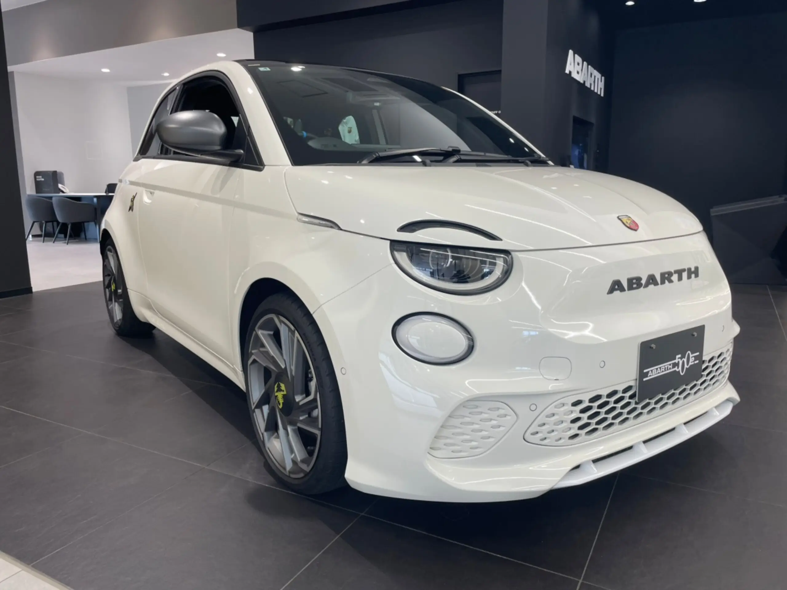ABARTH 500e ツーリズモ ハッチバック