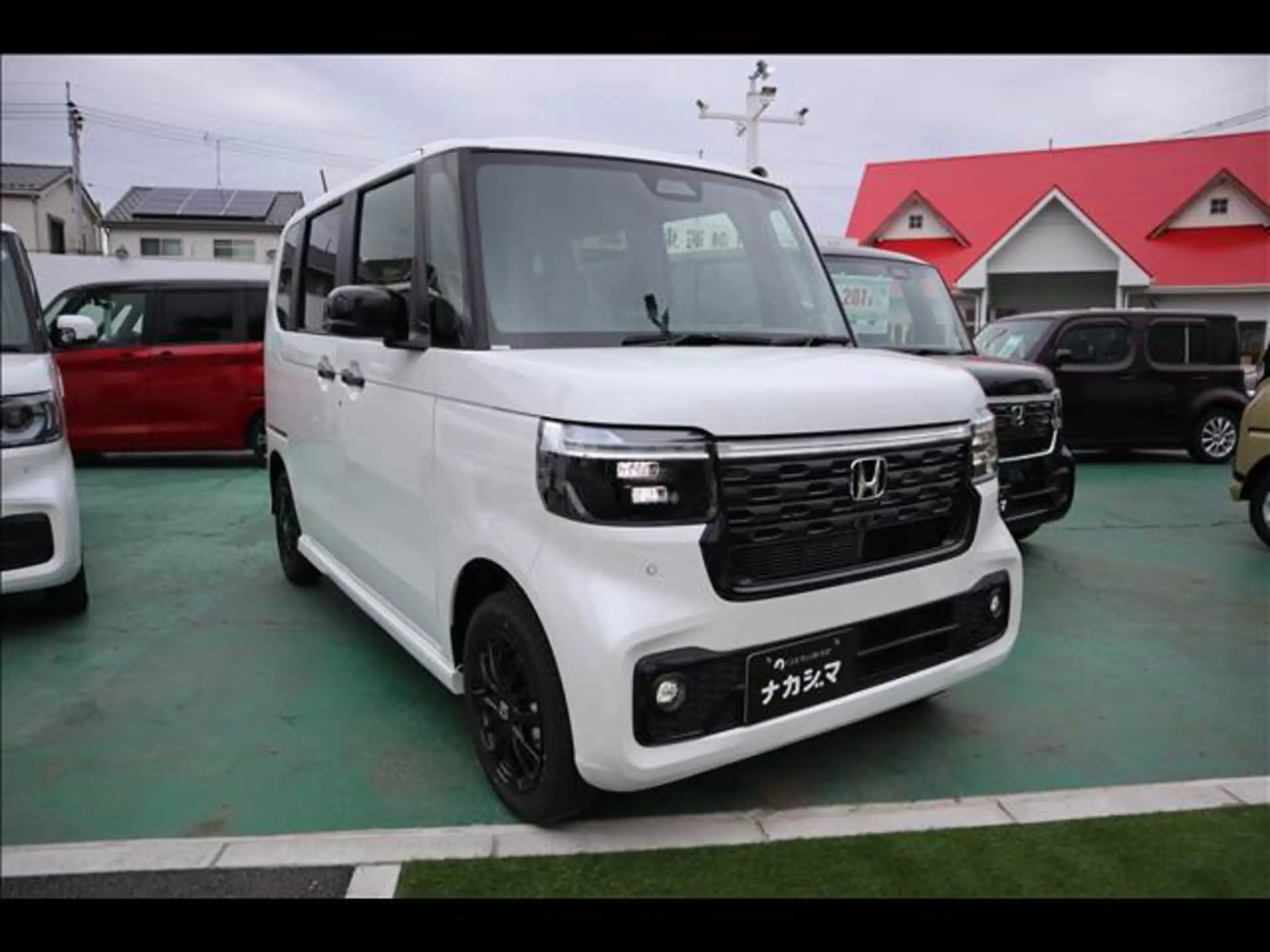 HONDA N-BOX カスタム 4WD ブラックスタイル