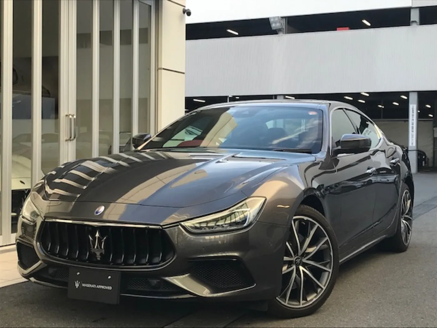 MASERATI ギブリ ハイブリッド