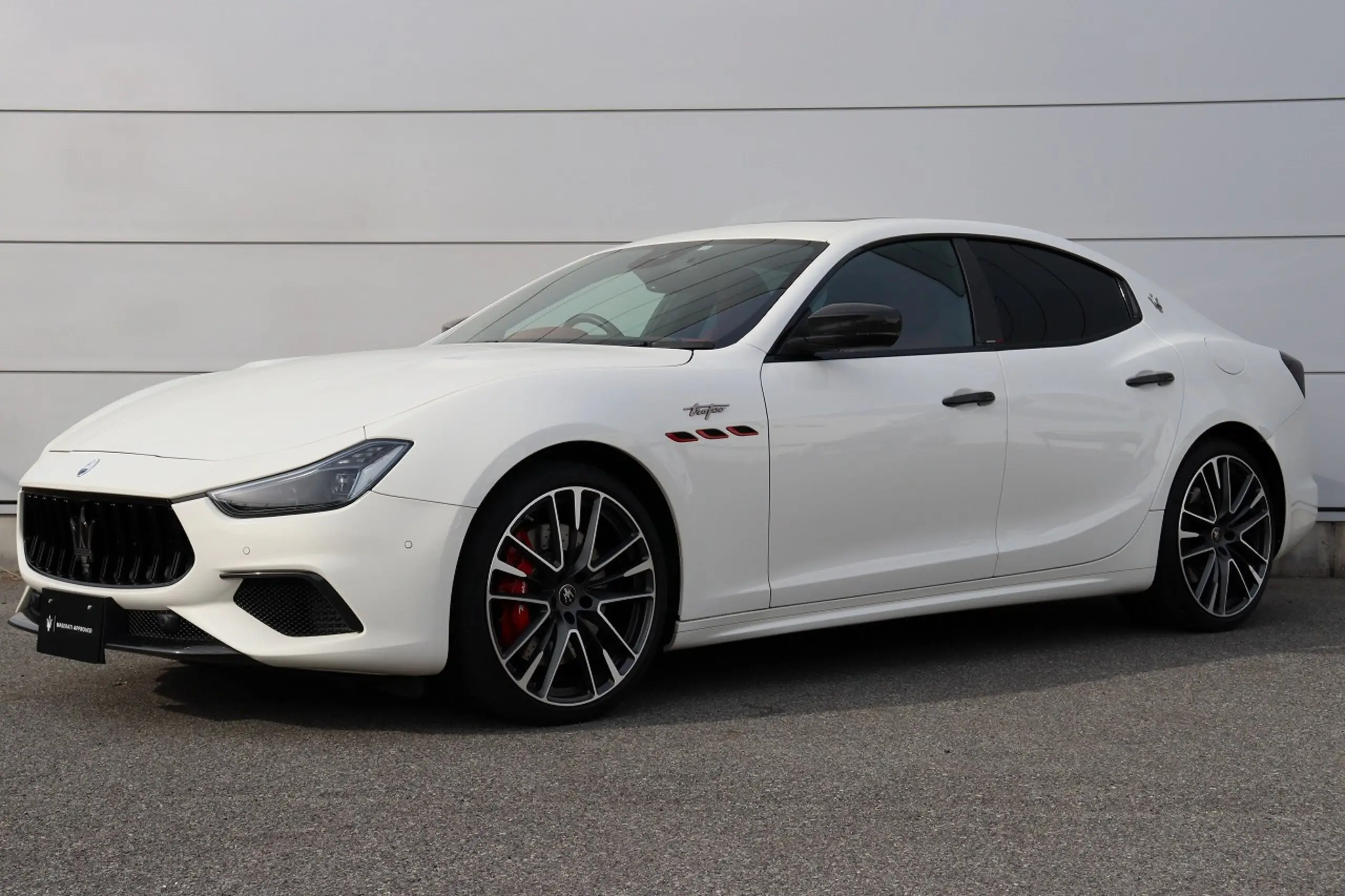 MASERATI ギブリ トロフェオ V8