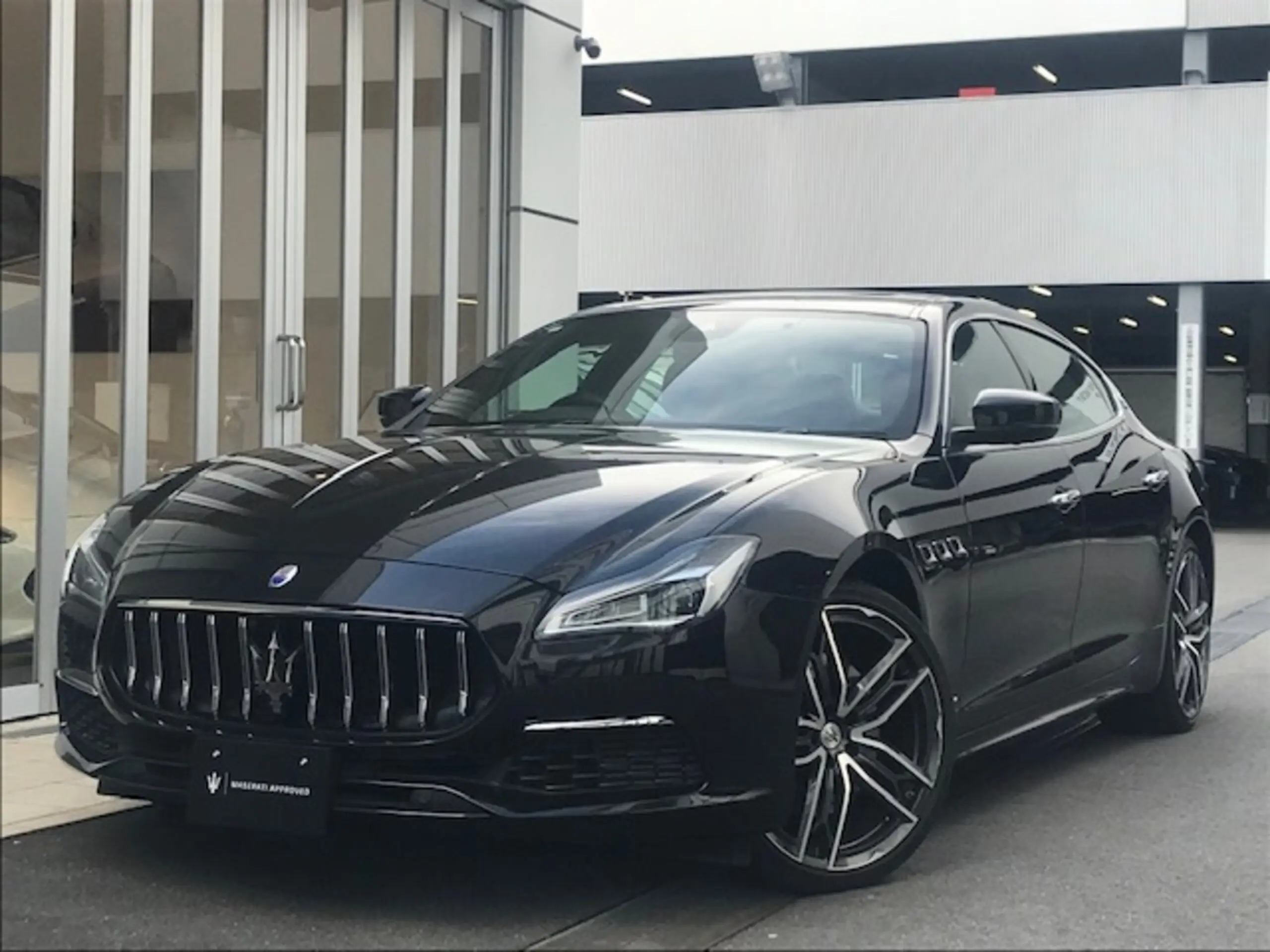 MASERATI クワトロポルテS グランルッソ