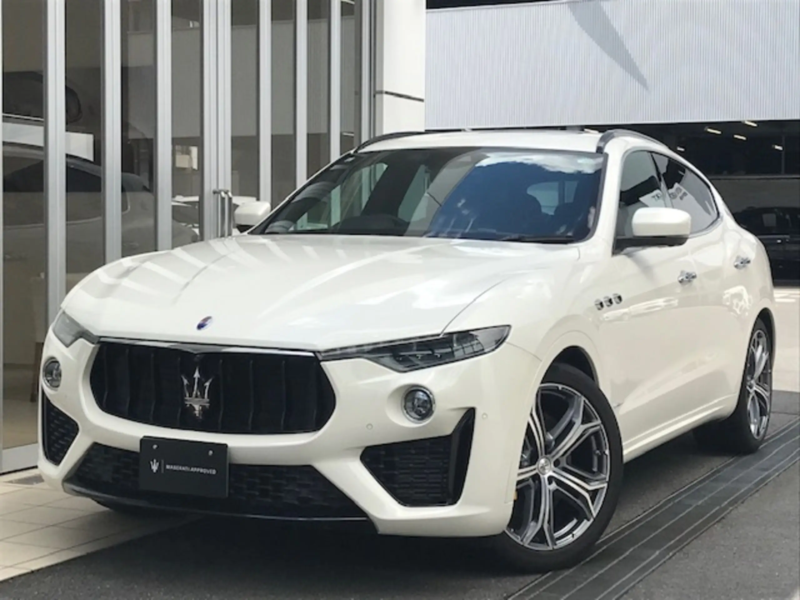 MASERATI レヴァンテS グランスポーツ